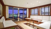 Yacht SAPUCAI -  Salon looking Aft